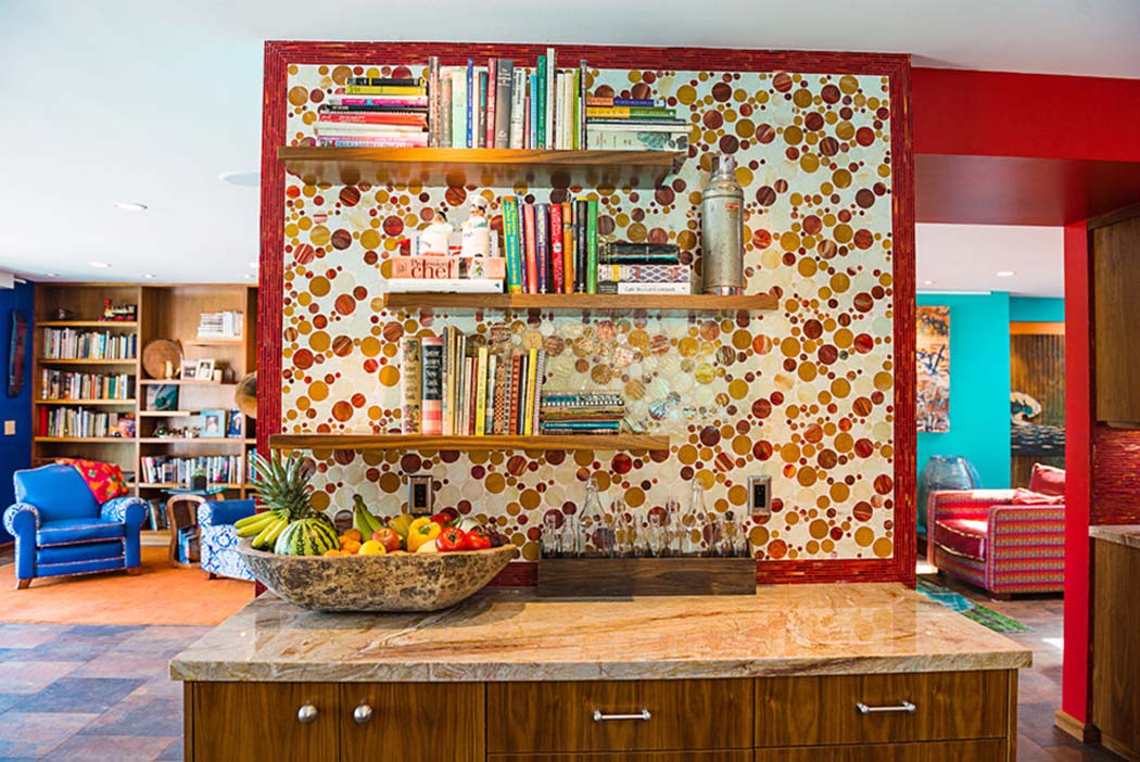 Les espaces ouverts sans murs ni portes de cette habitation, communiquent librement maison de surfeur esprit jeune