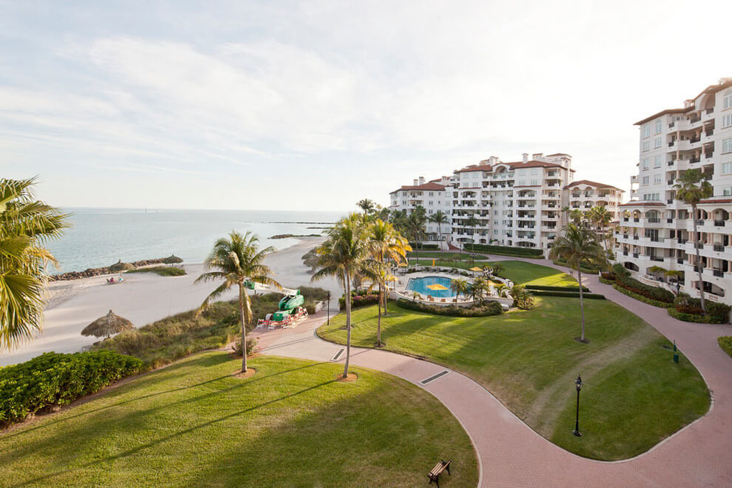 complexe résidentiel au bord de la mer
