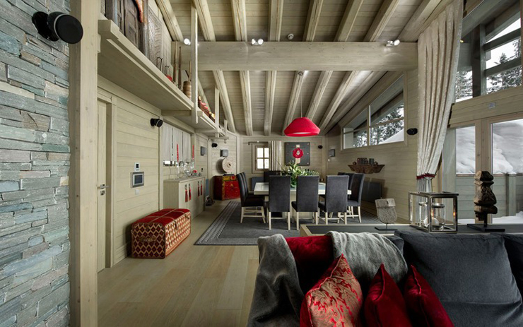 Salle à manger toujours en gris et bordeaux intérieur rustique prestige villa de ski