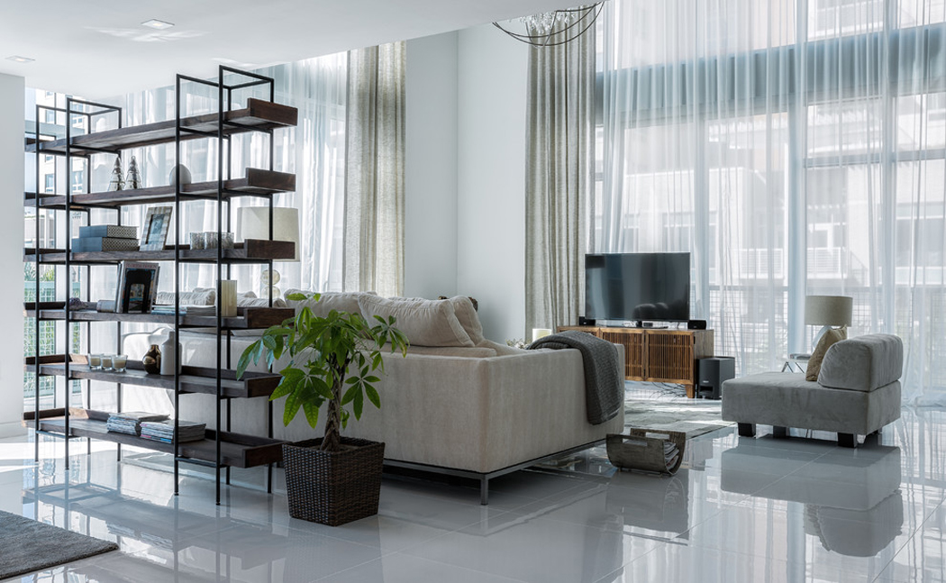 Spacieuse et lumineuse pièce de vie de cet appartement en duplex séjour au design luxueux appartement en duplex