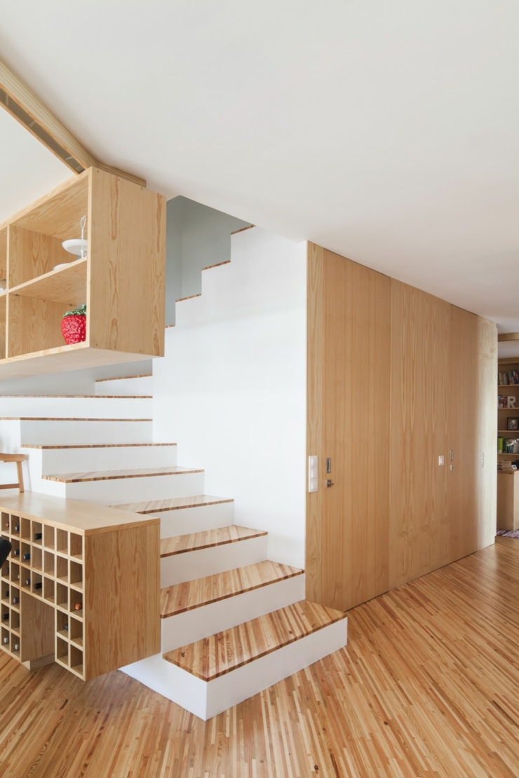Intérieur en bois massif de cette belle maison moderne escalier intérieur en bois résidence moderne