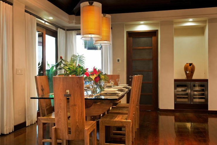 salle à manger exotique en bois