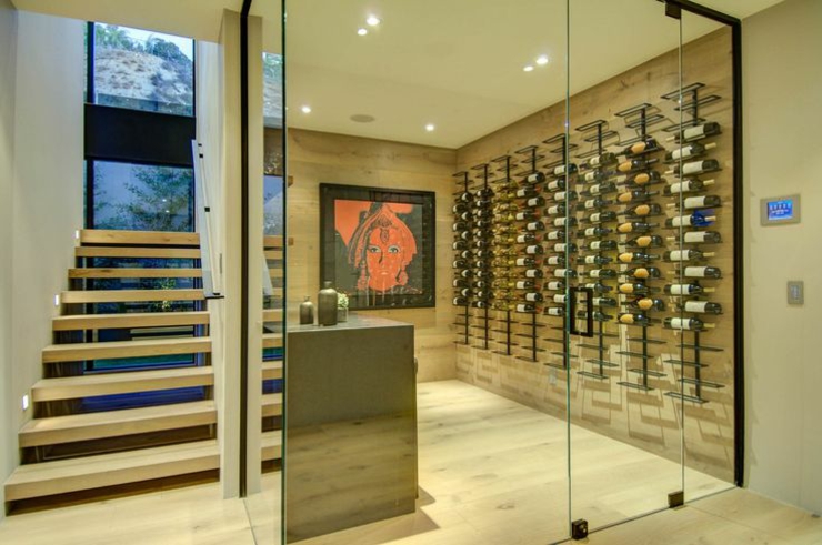 salle de vins sous l'escalier