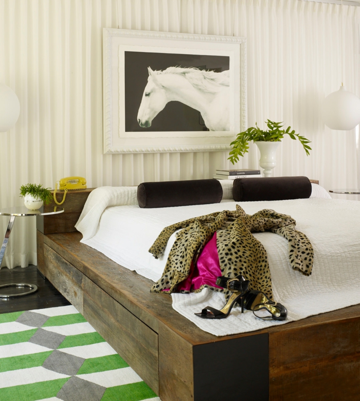 Intérieur design aux couleurs tendances et modernes chambre amis lit original