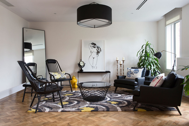 Petit salon de réception des invités décoré d’une façon éclectique et moderne salon invités maison d'architecte moderne