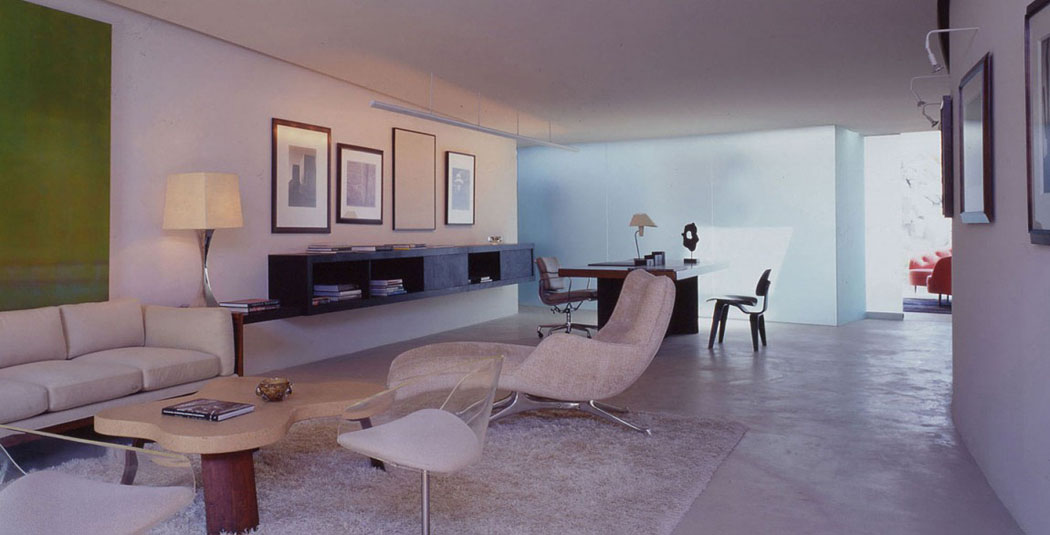 Un intérieur meublé de manière distinguée et élégante dans des couleurs sobres séjour salon meuble de luxe designer