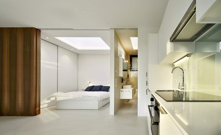 Ameublement intérieur simple et minimaliste vacances en montagne studio contemporaine à louer