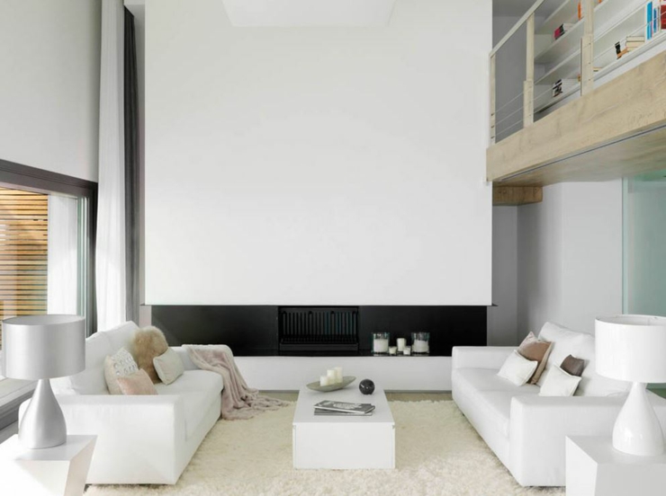 Intérieur luxueux en blanc et noir de cette villa de vacances séjour design luxe villa de vacances côte
