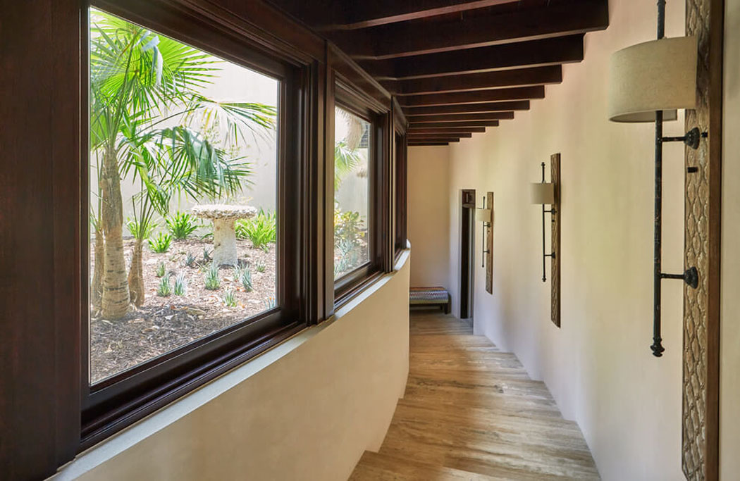 maison intérieur bois exotique