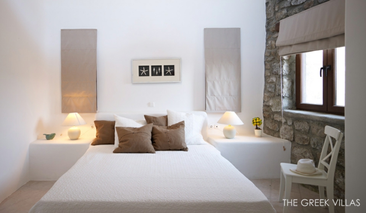 Une des chambres à coucher de la villa à louer intérieur style design en blanc villa de luxe