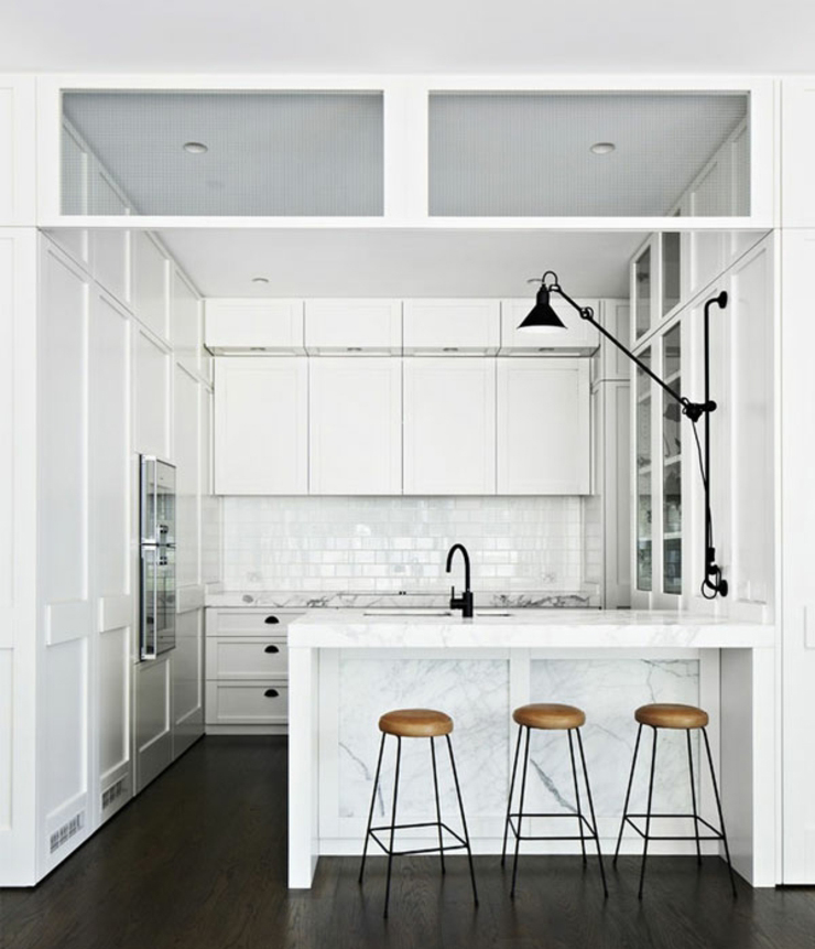 La cuisine de la maison moderne en marbre blanc cuisine épurée minimaliste blanche maison de ville