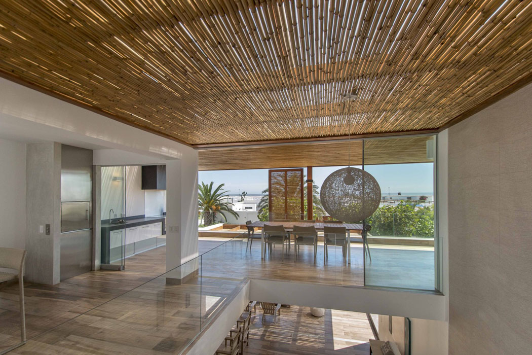 maison moderne rénovée au bord mer