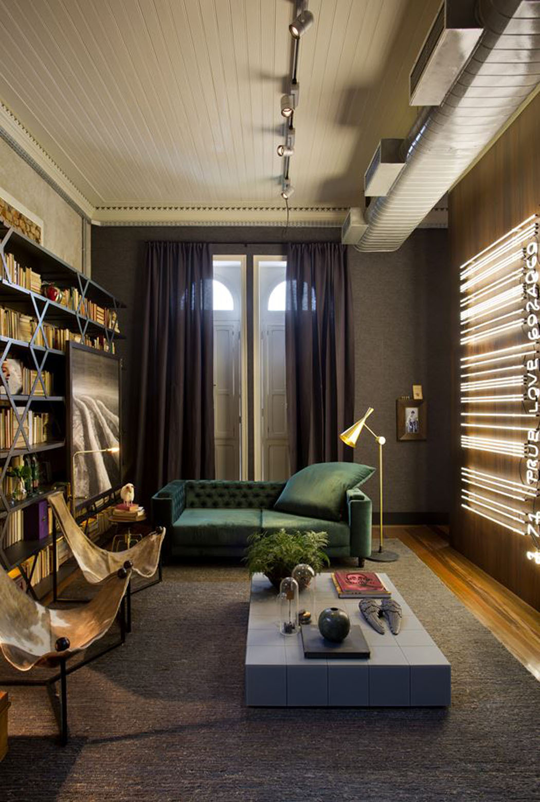 Une décoration tendance pleine d’originalité et de créativité fait du séjour un spot accueillant ambiance décoration créative ancien appartement rénové