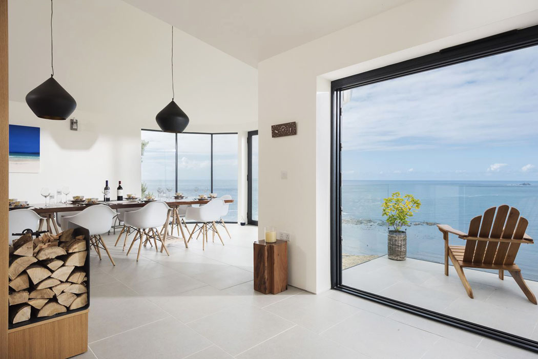 intérieur moderne et lumineux maison rénovée à louer