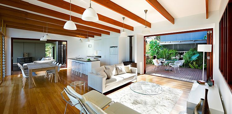 L’intérieur qui allie modernisme et rustique belle pièce maison moderne écologique