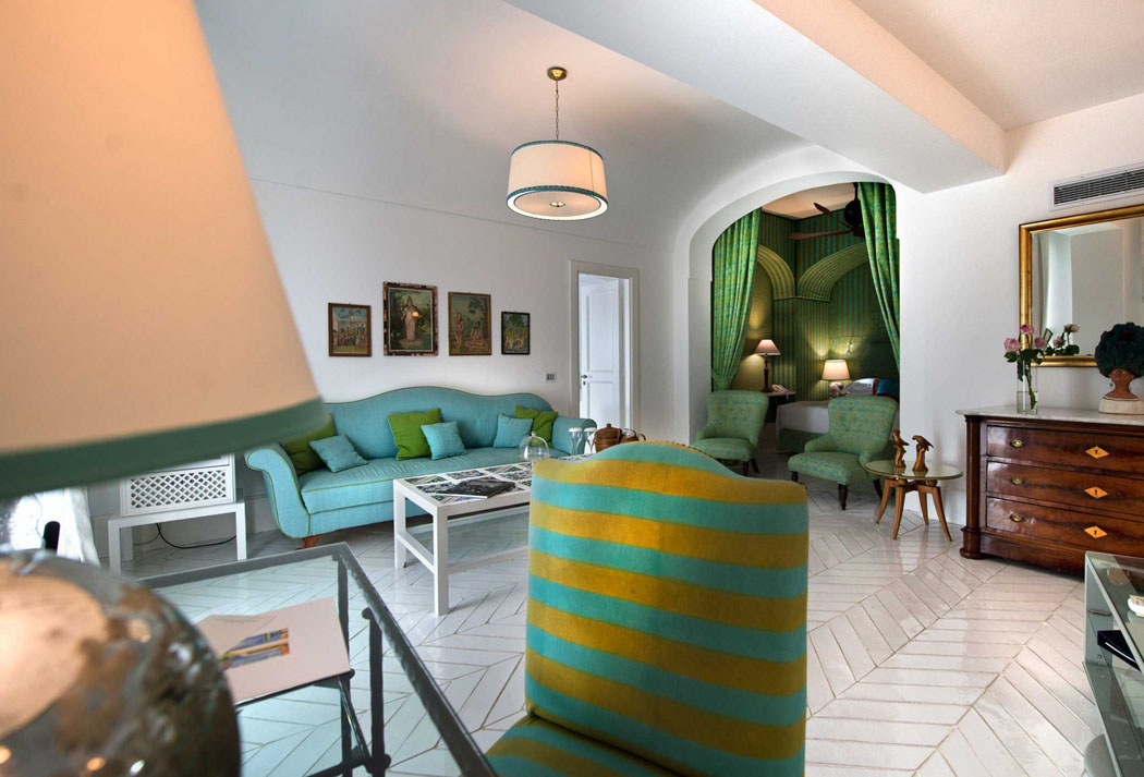 Intérieur d’une des quatre villas composant cette location de vacances de grand standing ameublement design villa de luxe italie