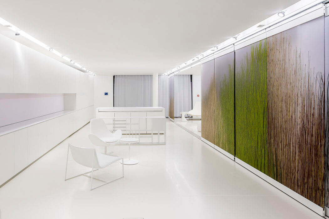 Grands panneaux coulissants aux images relaxantes inspirées par la nature architecture résidentielle architecte d'intérieur futuriste appartement design