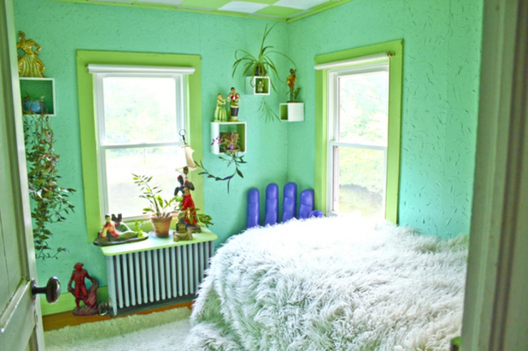 Chambre à coucher déco en vert vue sur le lac