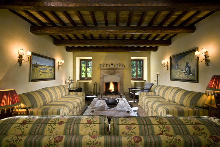 Le séjour de cette villa de vacances toscane aux influences rustiques Villa de vacances luxe en Toscane