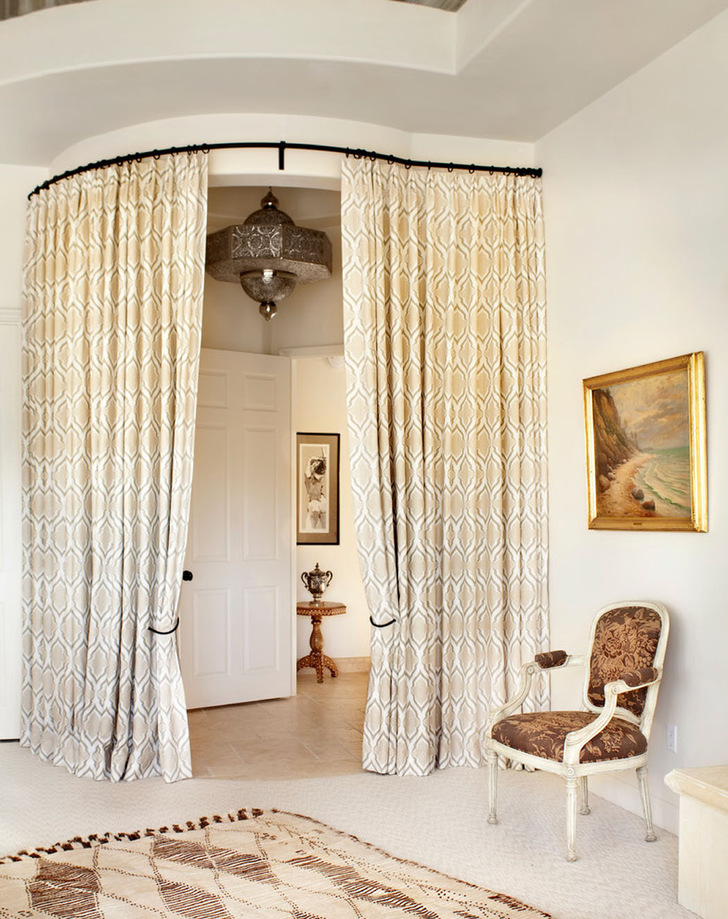Intérieur élégant, lumineux dans des couleurs sobres & classique intérieur belle demeure après travaux