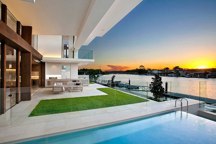 piscine et terrasse maison de luxe