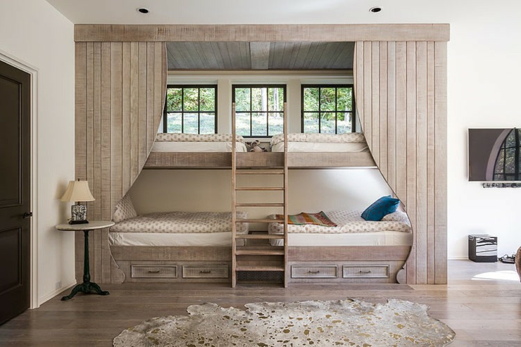 Mobilier en bois massif de cette maison de charme lits superposés en bois massif maison de campagne