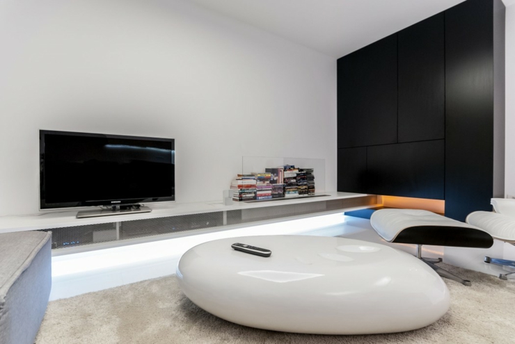 Intérieur design moderne avec des touches en noir séjour ameublement design futuriste