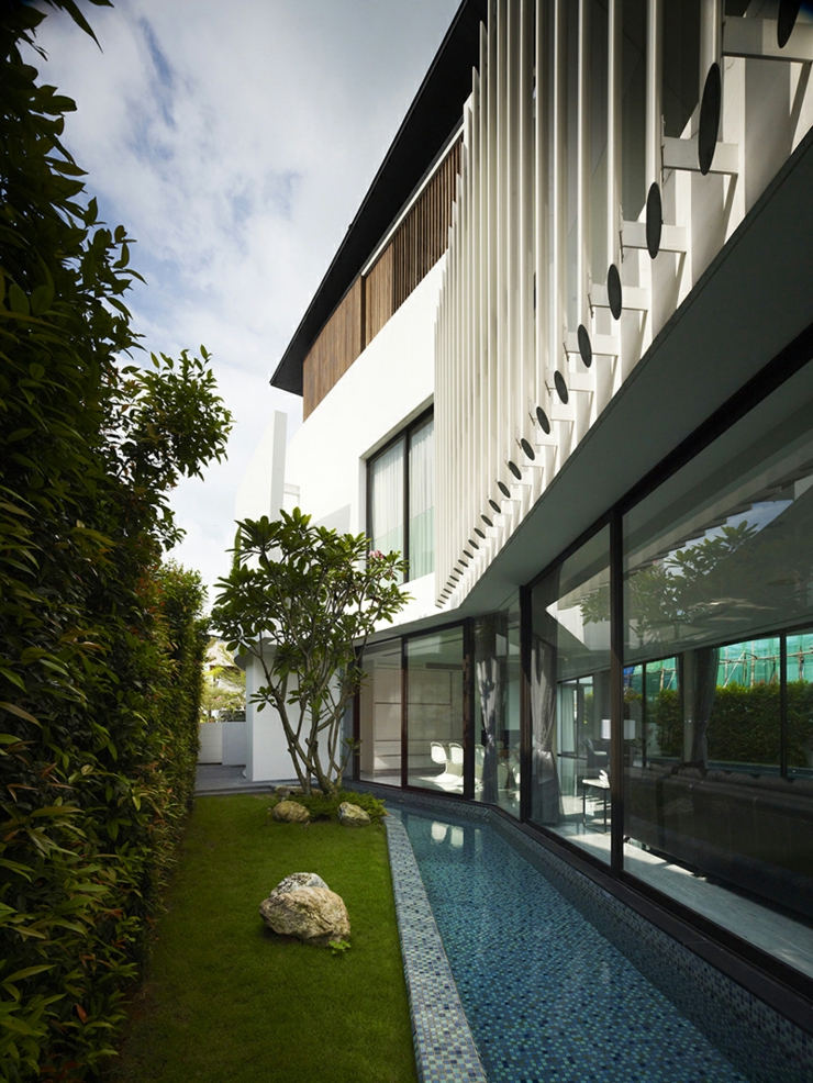cours d'eau maison de luxe moderne