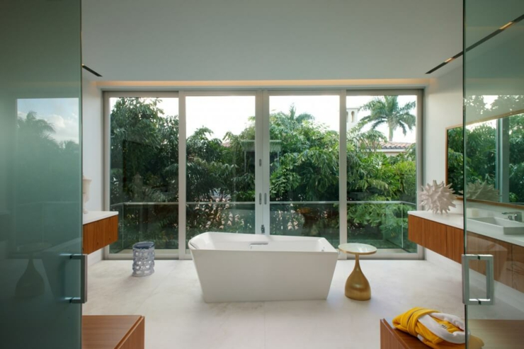 baignoire moderne avec vue