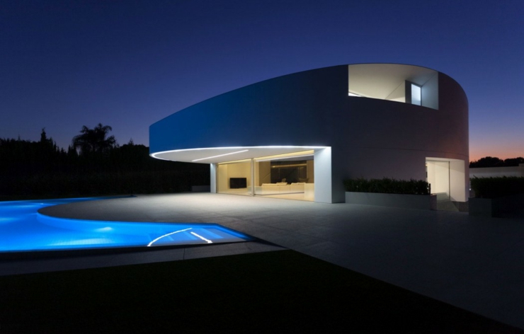 La maison d’architecte futuriste vue de nuit maison d'architecte vue de nuit