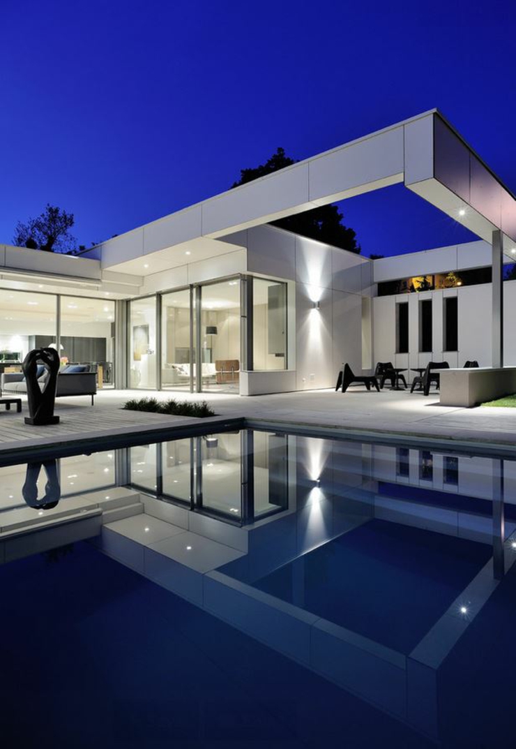 Maison avec piscine attrayante vue de nuit maison contemporaine luxe