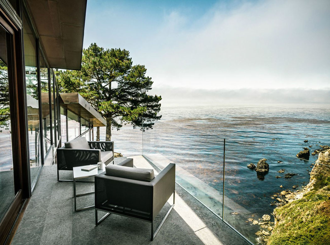 Balcon permettant d’admirer la magnifique vue sur la côte californienne de Carmel balcon belle vue sur l'océan maison moderne
