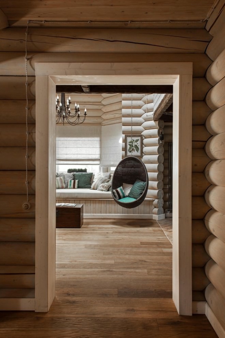Intérieur de toute cette datcha russe entièrement en bois brut résidence secondaire originale rustique