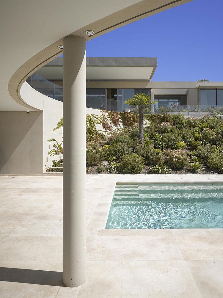 Construction et agencement unique piscine moderne terrasse unique