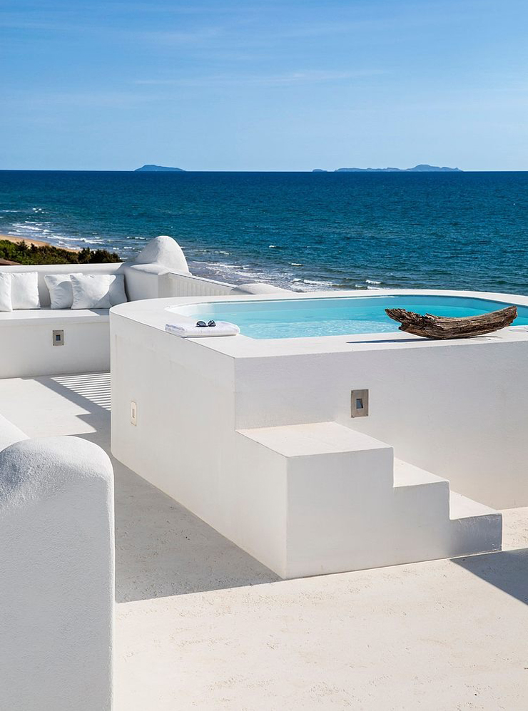 Jacuzzi vue sur la mer de cette villa de vacances de luxe jacuzzi terrasse vue sur la mer villa de luxe