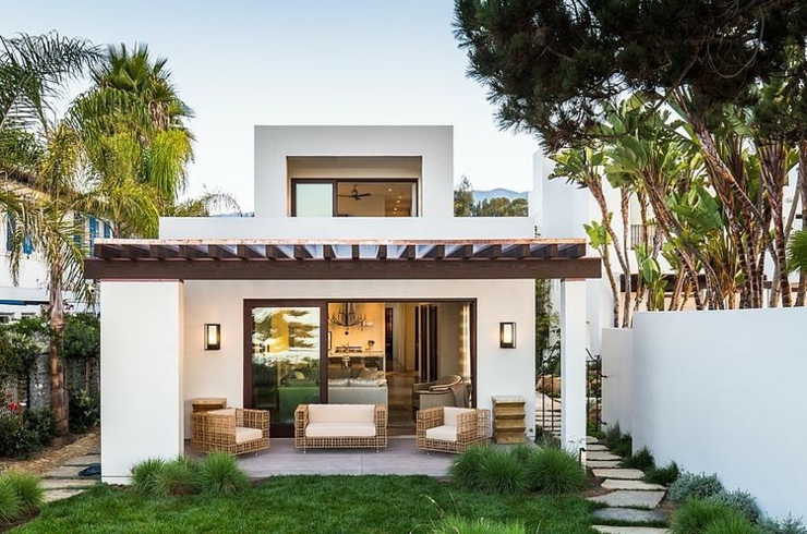 jardin derrière maison moderne et contemporaine californienne