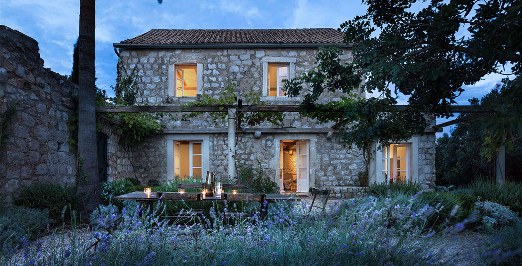 maison rustique rénovée près de la mer