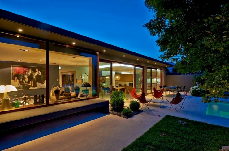 Vue nocturne sur cette belle maison contemporaine et originale belle maison moderne familiale