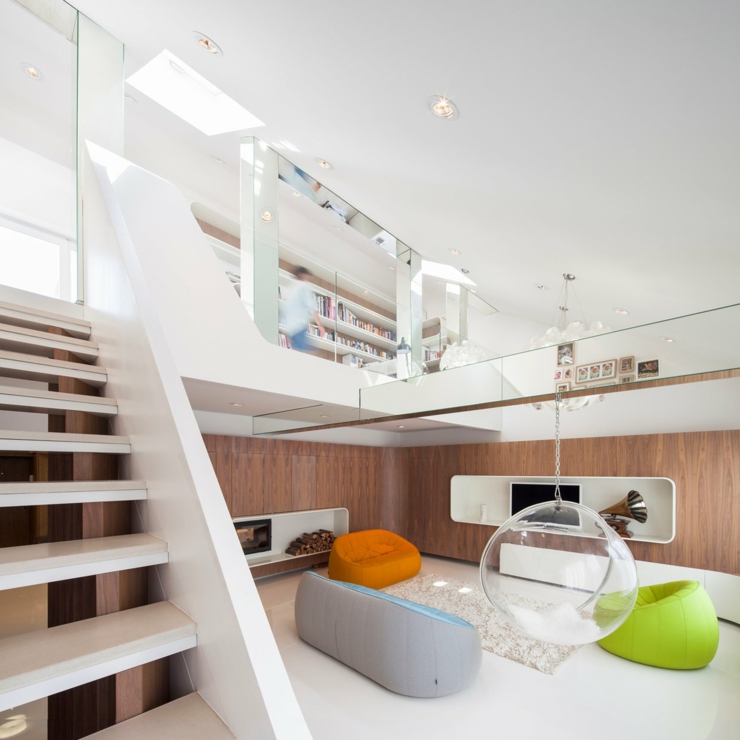 Séjour lumineux au design contemporain et minimaliste séjour loft mezzanine futuriste