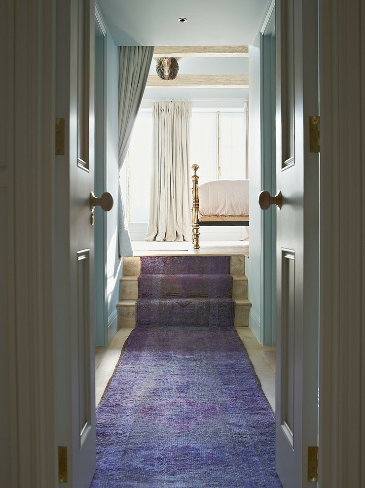 Résidence de ville dans les couleurs originales couloir velours intérieur déco créatiive