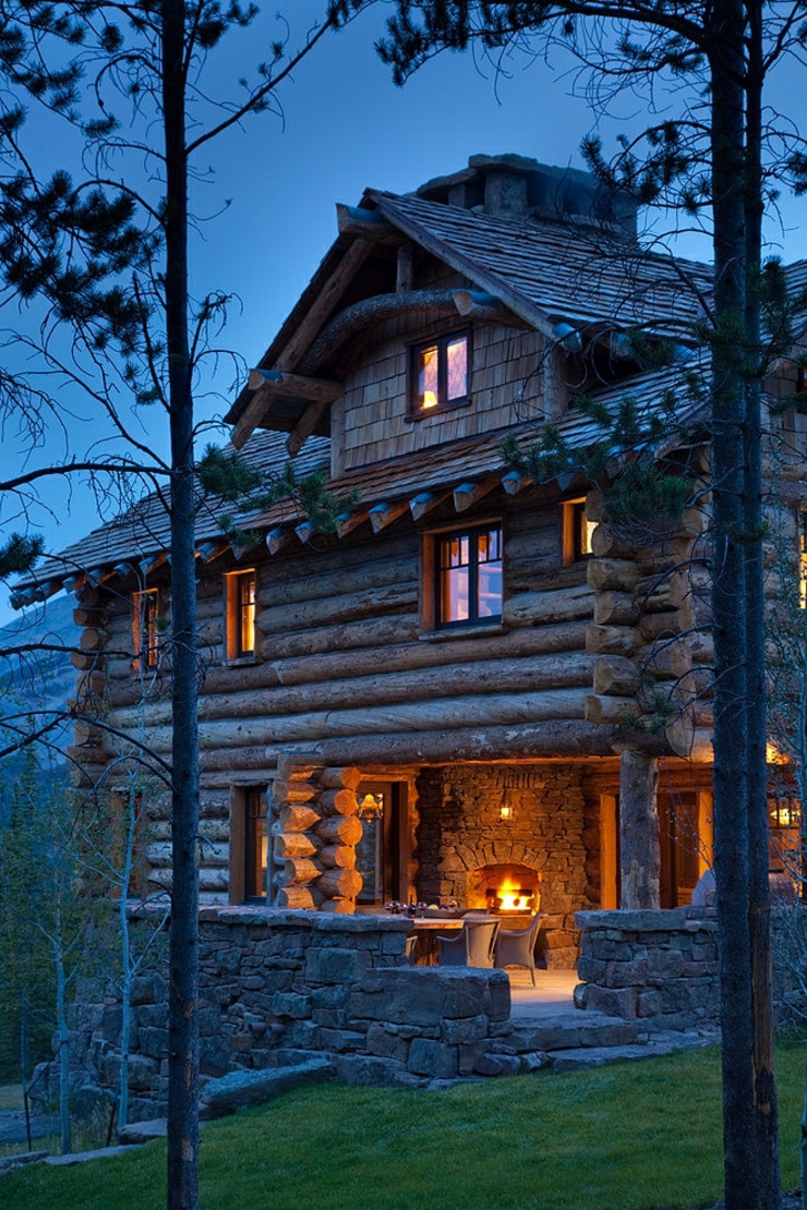 Vue de nuit de cette maison de charme rustique maison de charme vue générale