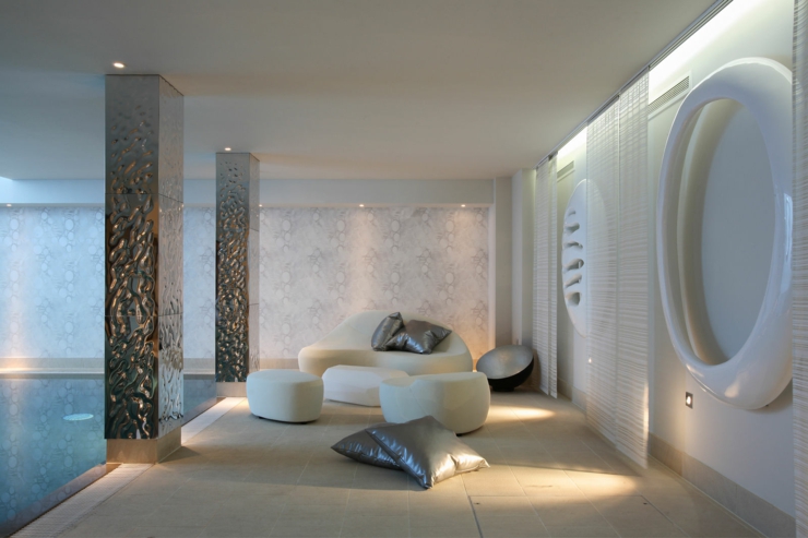 espace détente piscine intérieure chauffée