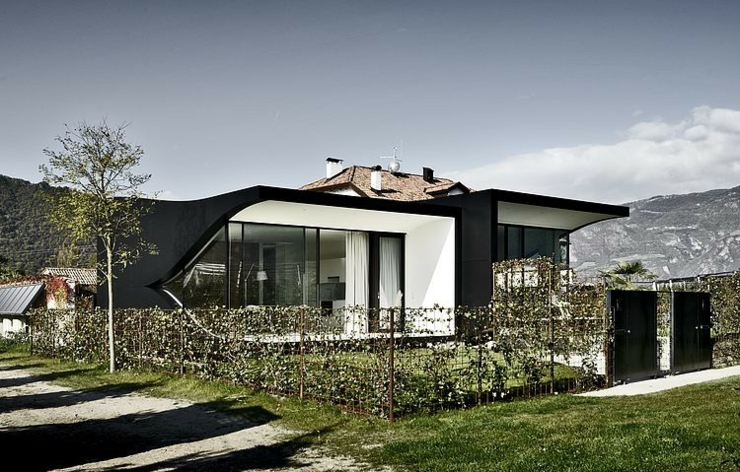 Résidence à louer vue de côté maison d'architecte créative