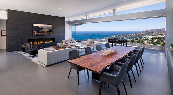 La pièce de vie principale de cette maison vue sur la plage maison avec vue, maison de grand standing plage
