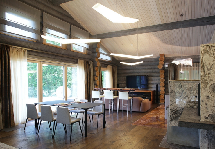 La pièce principale de vie de cette belle maison en bois résidence secondaire campagne en bois