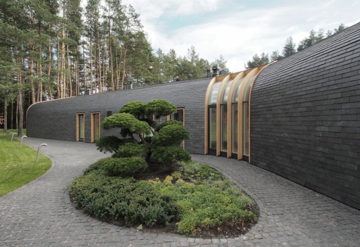 Concept original et créatif pour cette maison plain-pied contemporaine extérieur maison d'archi en bois