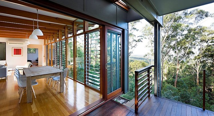 Vue magnifique de la maison contemporaine espaces outdoor écologique