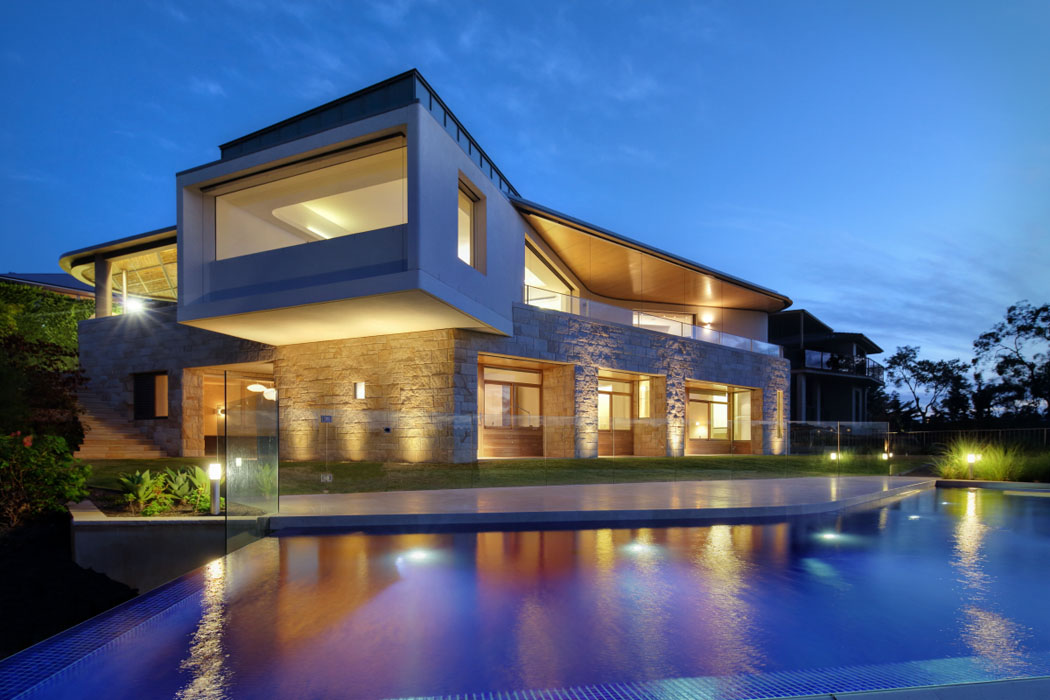 maison luxe architecture contemporaine grande piscine outdoor