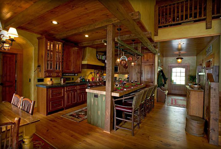 Grande cuisine et salle à manger dans un style bien rustique cuisine au design déco rustique en bois