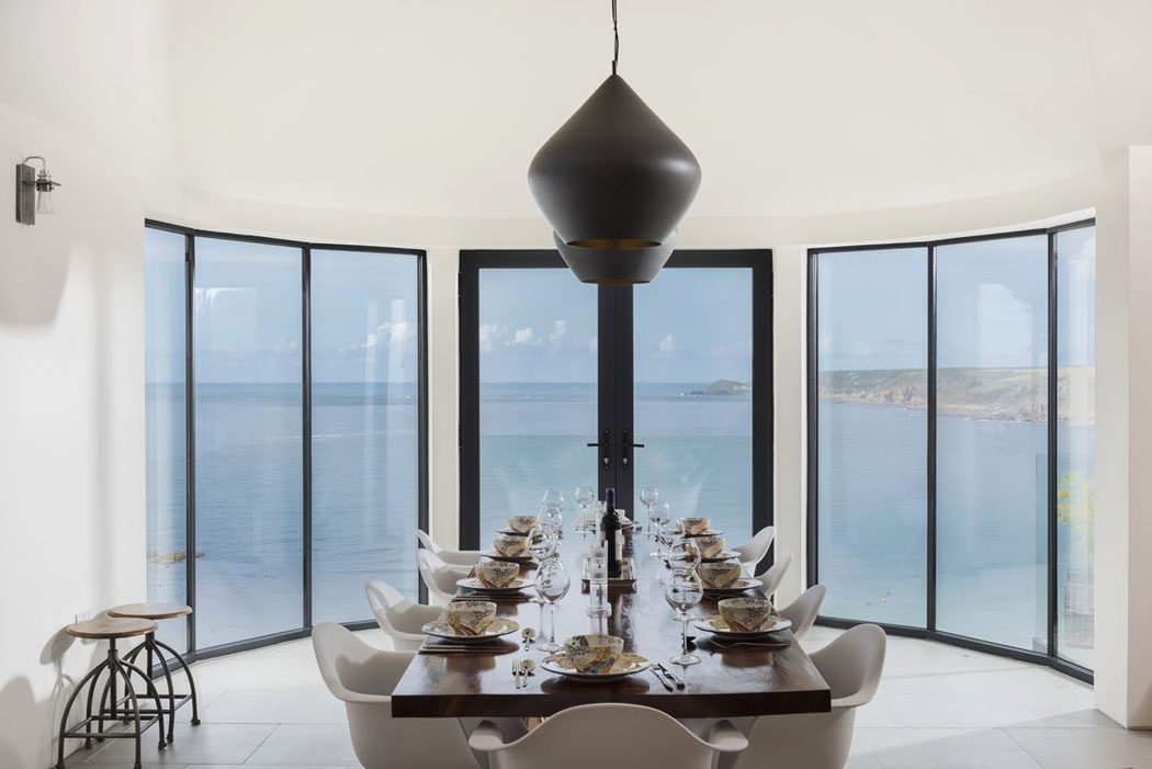salle à manger face à la mer maison de vacances cornwall